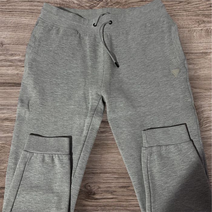 Оригинален мъжки  спортен екип GUESS с вата