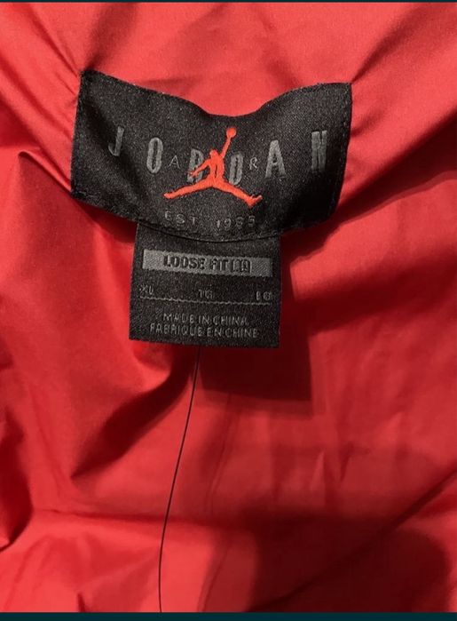 Geaca jordan XL negru si rosu