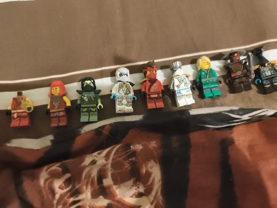 Продавам оригинални lego ninjago фигурки