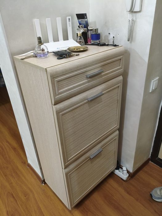 Продам тумбу в прихожую