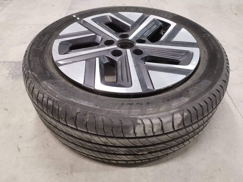 Джанта с гума / Hyundai Kona 7J X R17 ET50 Оригинална Оригинална джант