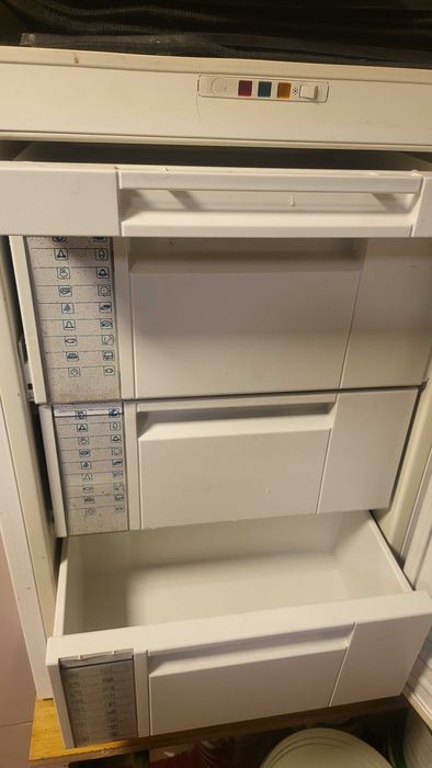 Продавам фризер БЕКО