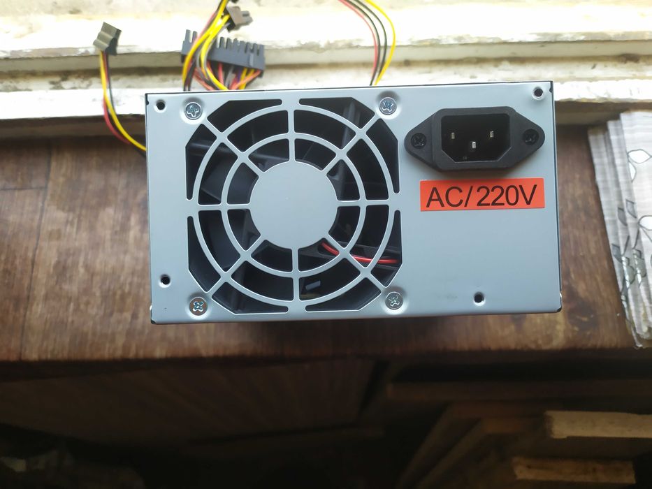 Продам блок питания для компьютера. XTECH 500W.