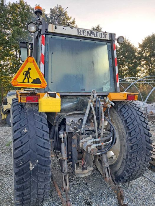 Tractor cu încărcător