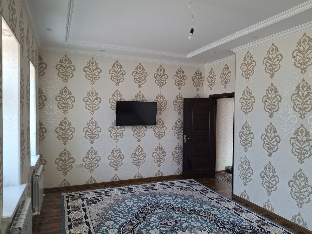 СНБ кучада 4 этажли дом 2 этаж 2 хонали 69 м.кв. квартира сотилади.