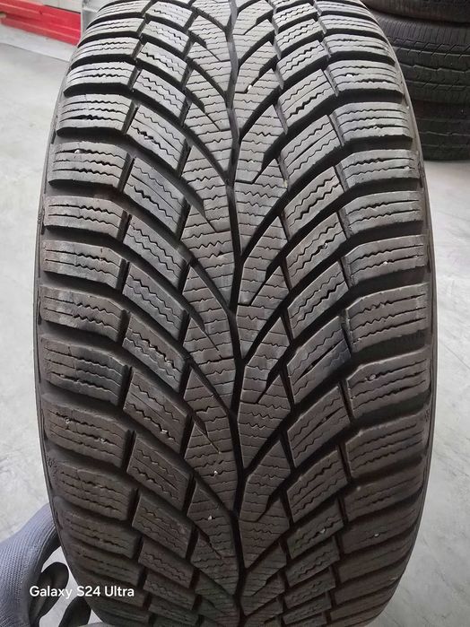 Продавам зимни гуми 17цола 225/45 Перфектно състояние!