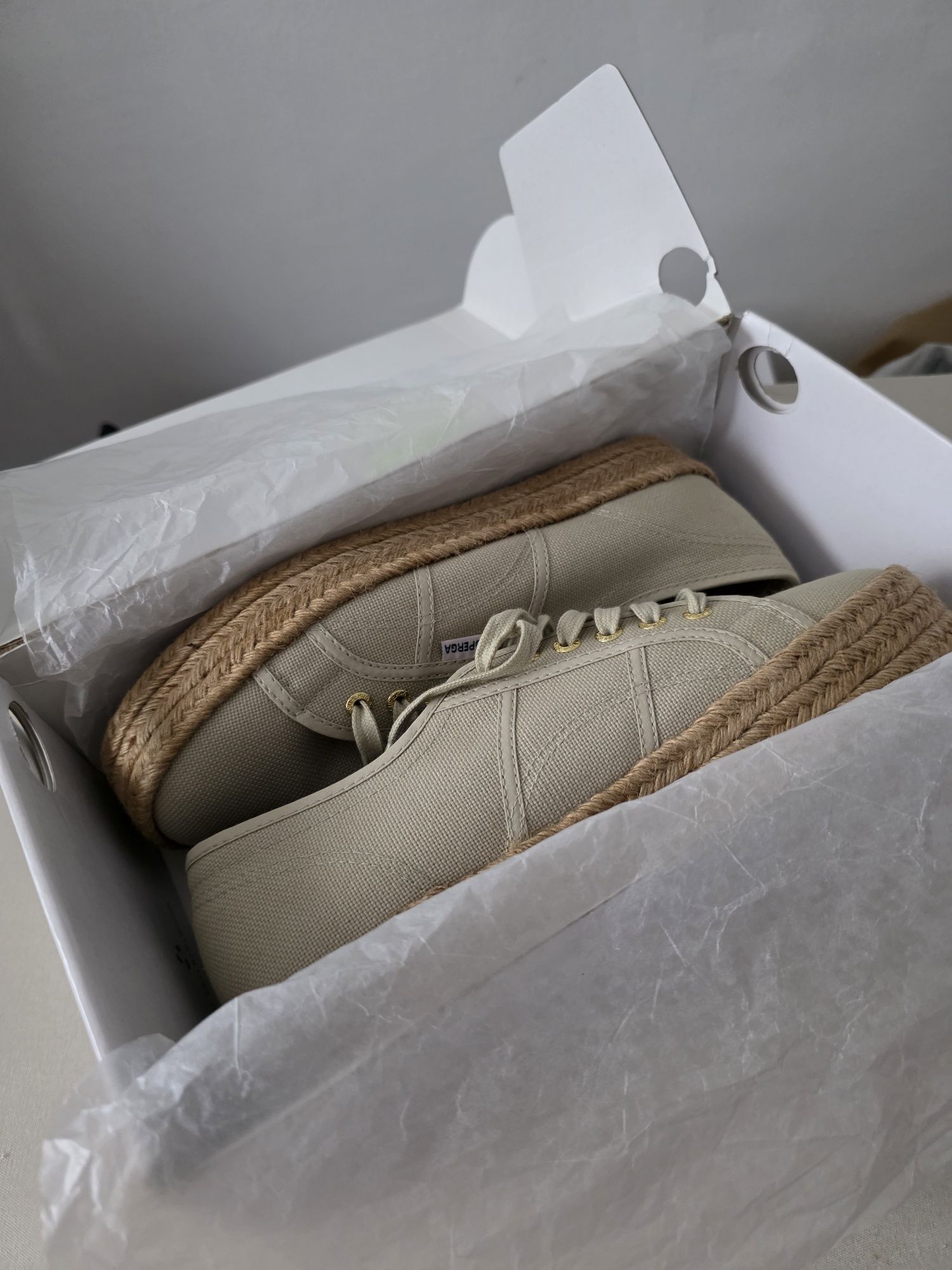 Дамски ескадрили Superga