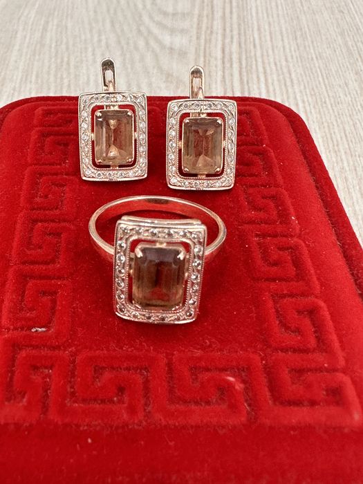 Золото кмплект серьги и кольцо с брилиантом