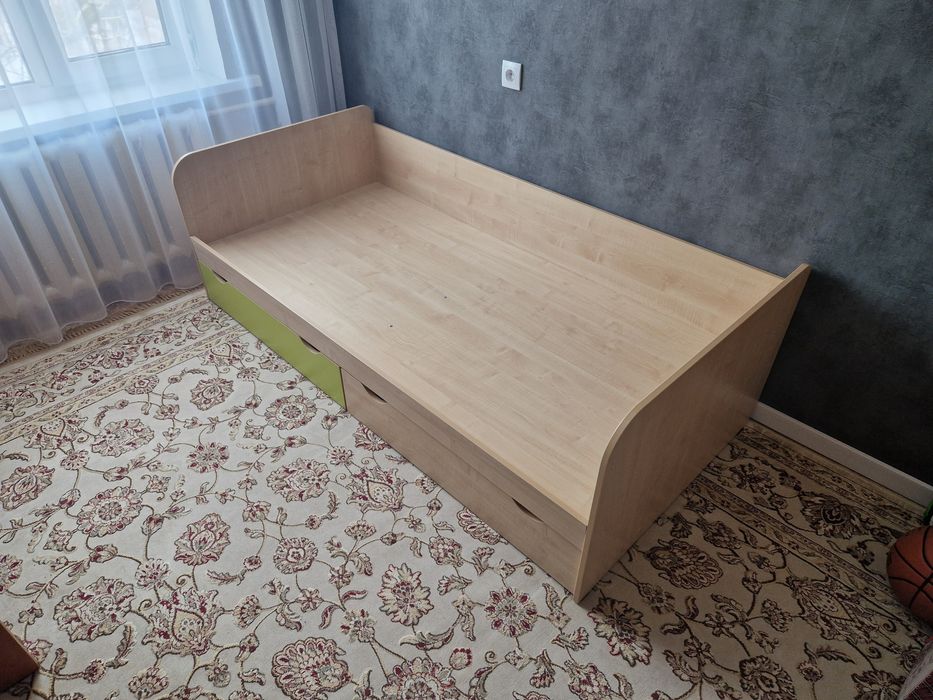 Кровать подростковая