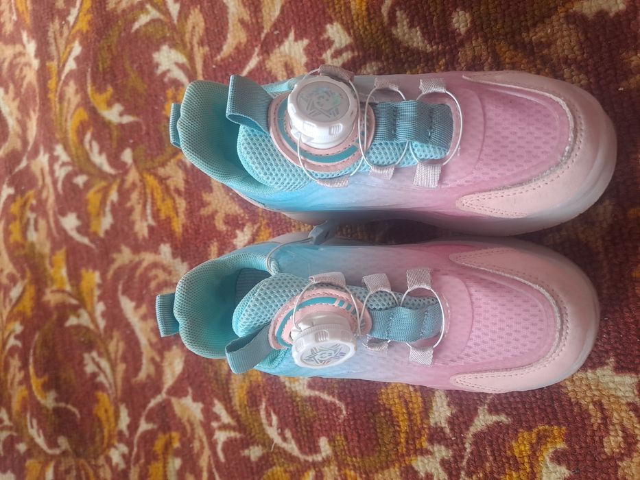 Роликовые кроссовки