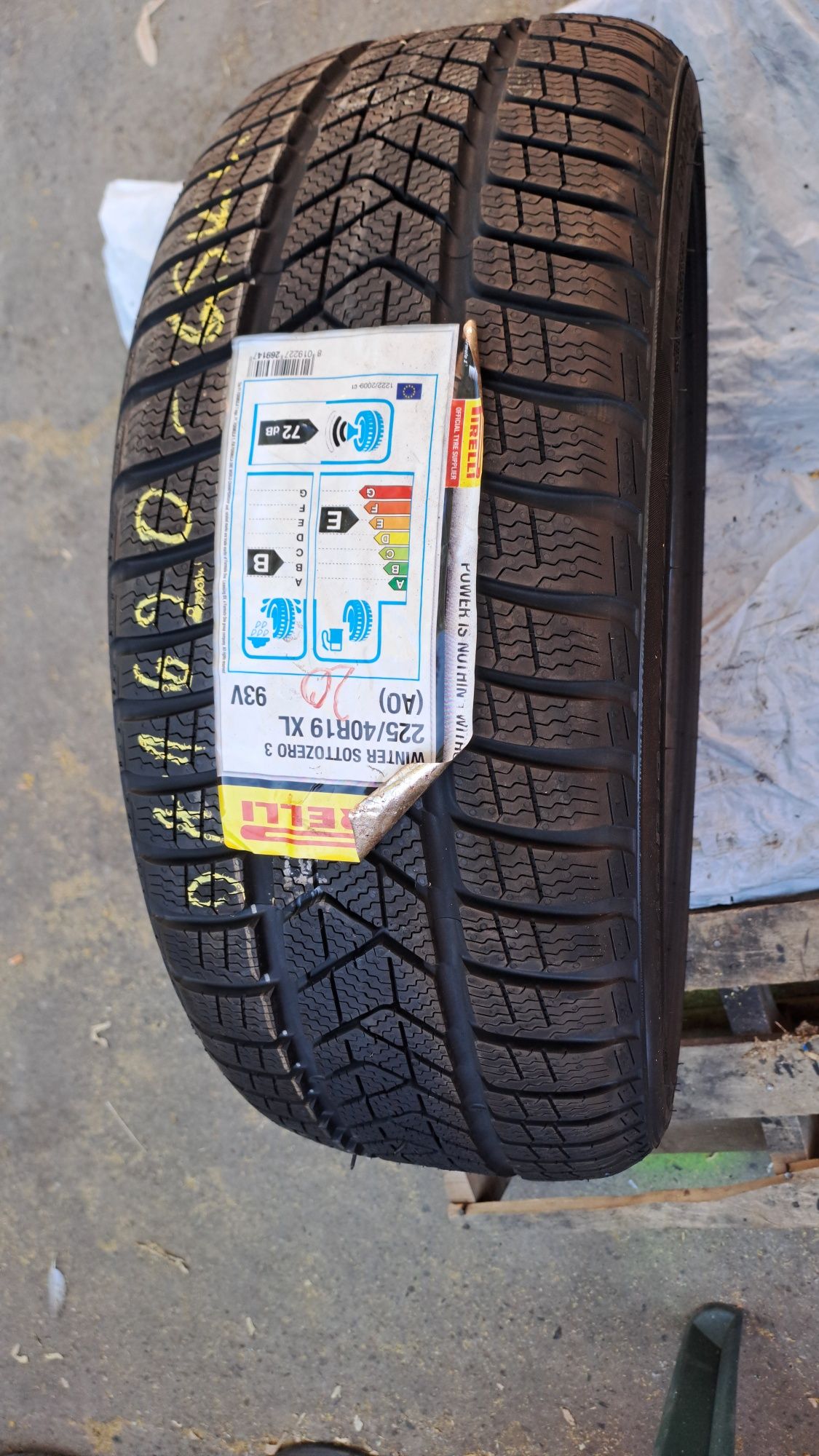 1бр. Нова 225/40/19 Pirelli Winter Sottozero 3