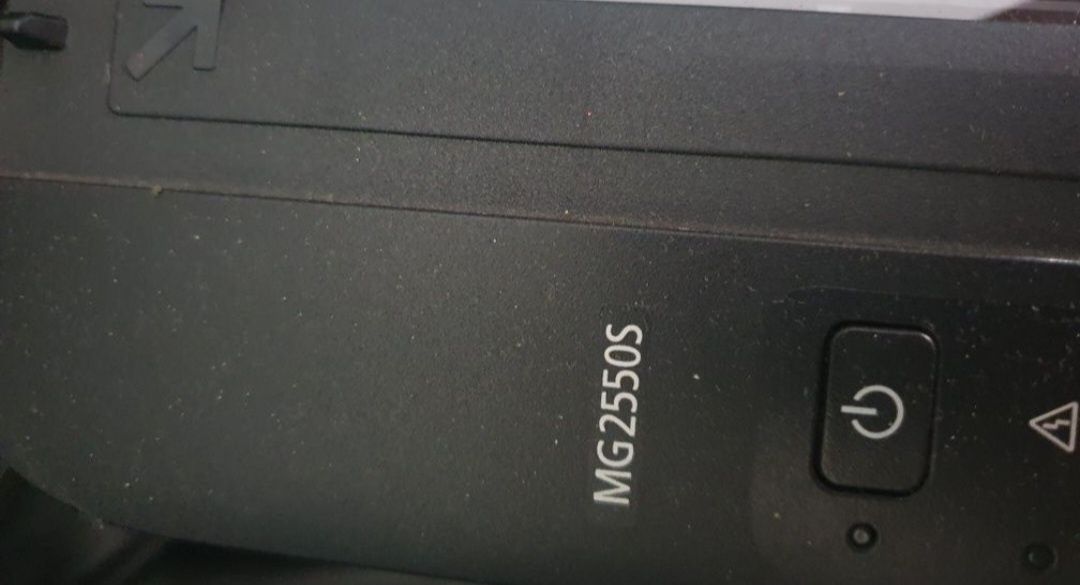 Imprimanta color canon mg2550s cu scaner