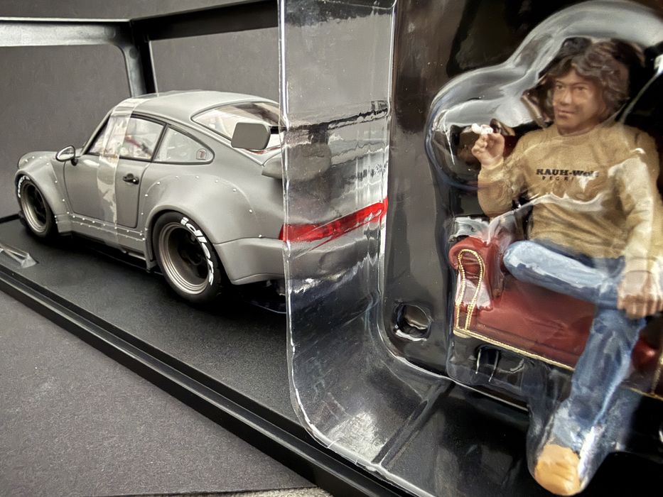 Macheta Porsche 911 cu Figurina 1/18 Solido