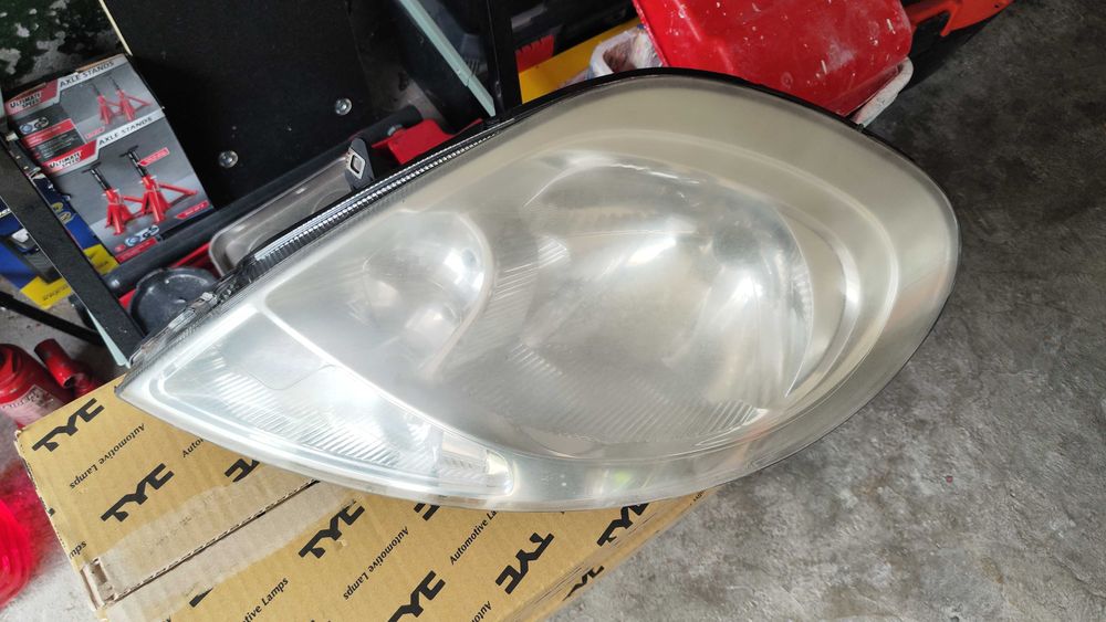 Opel Vivaro фарове