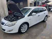 Dezmembram Opel Astra J, an 2012, motor 1.7 CDTI, euro 5