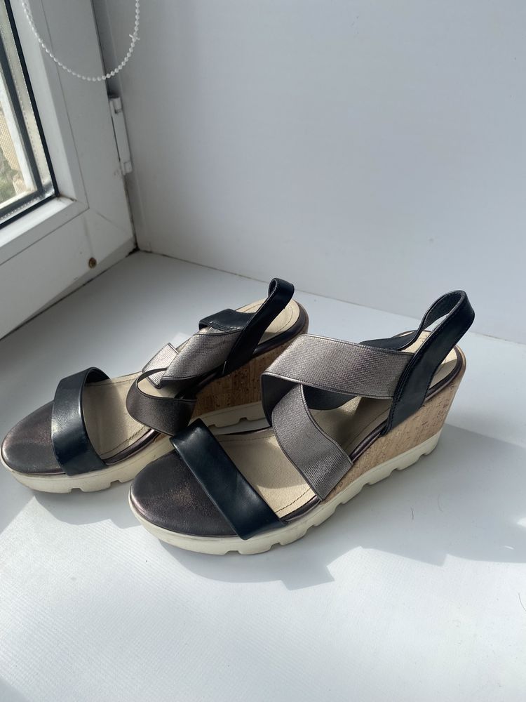 Продам женские летнее сандали