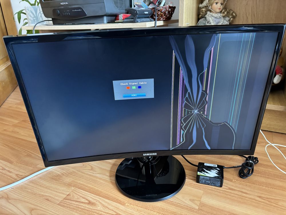 Vând monitor Samsung C24F390FHR pentru piese