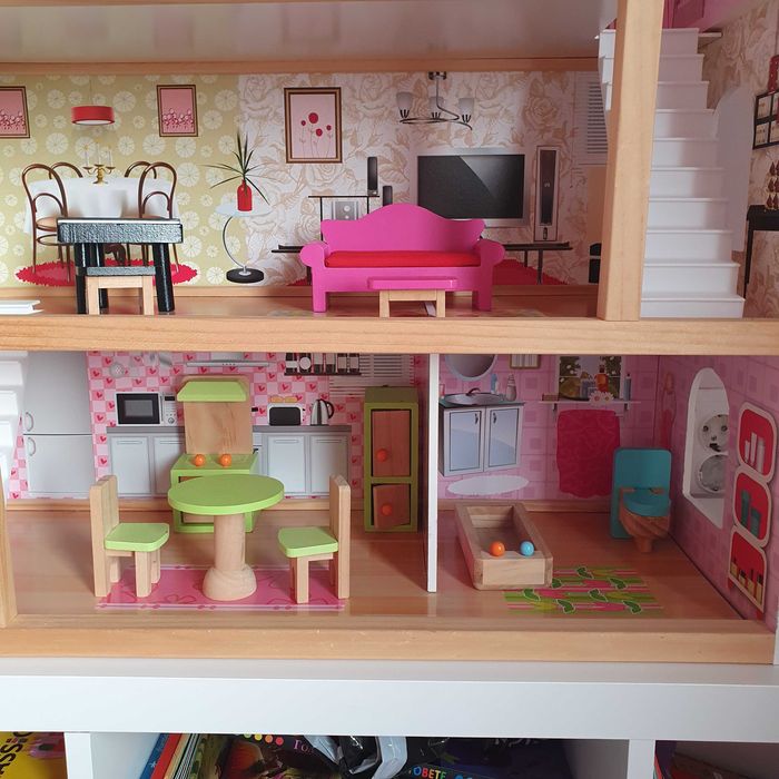Дървена къща за кукли, дървено конче люлка, дървена кухня