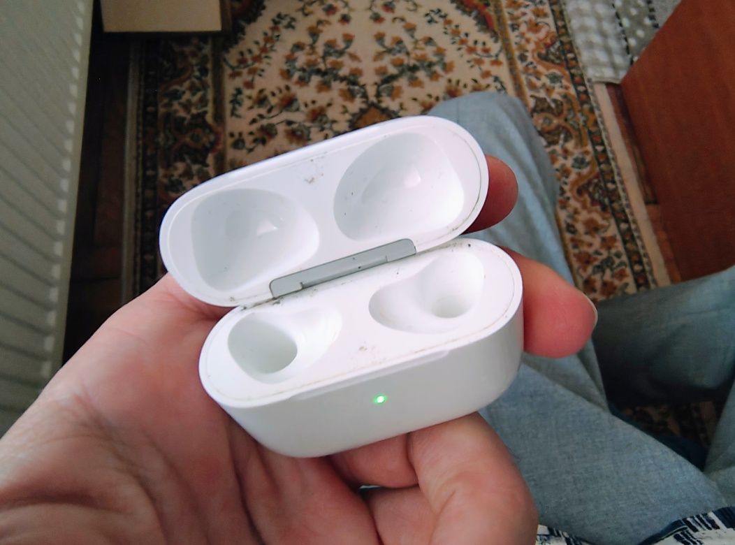 Carcase originale casti Apple