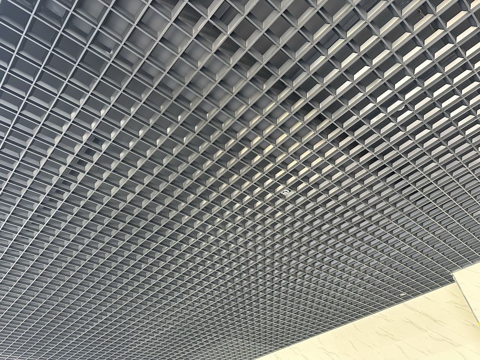 Griliyato Armstrong Reechniy metalicheskiy patalok