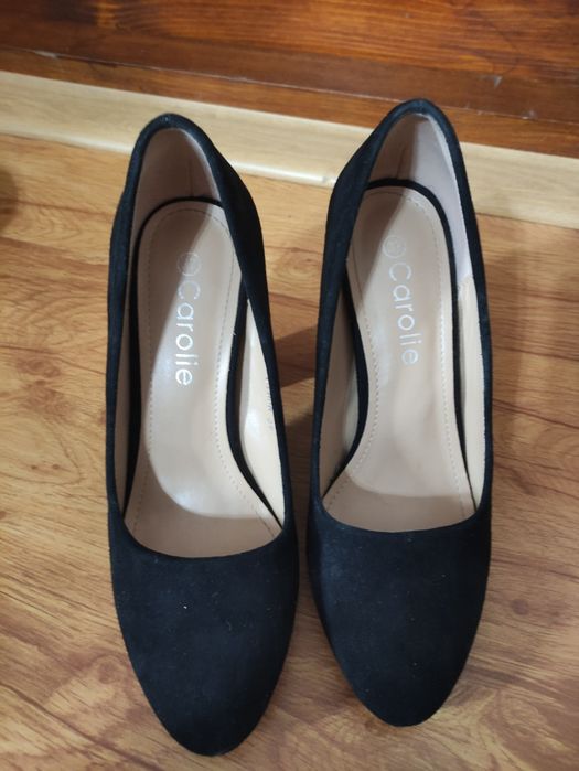 Vând pantofi eleganți de damă