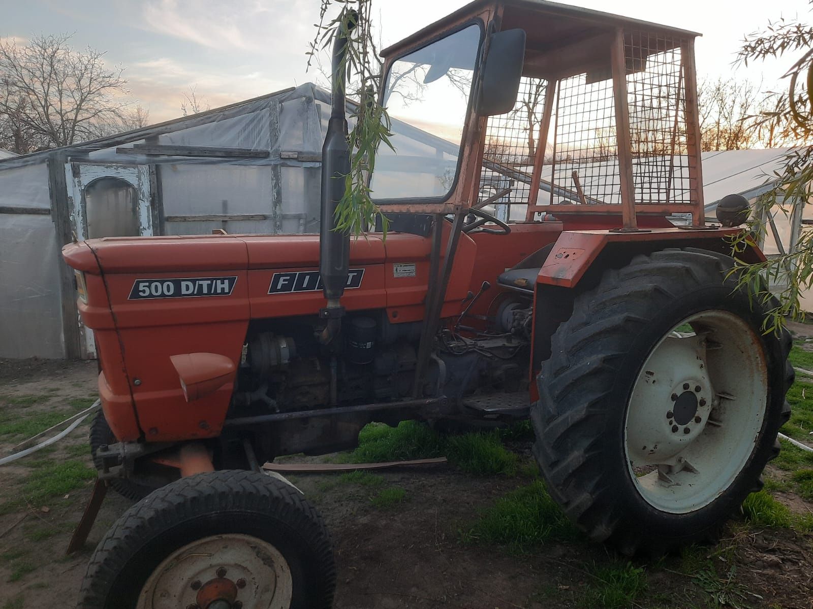 Vând tractor fiat 500