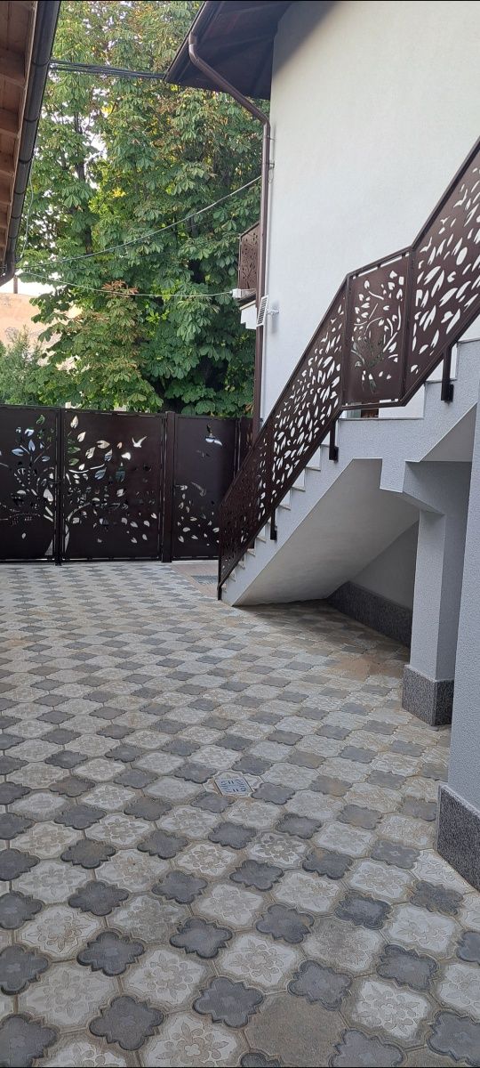 Închiriez spatiu comerciale