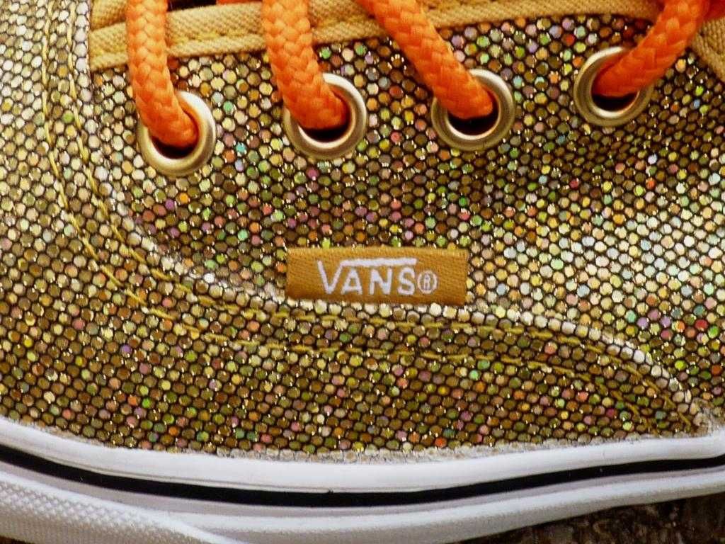 нови шикозни дамски кецове VANS,номер 38