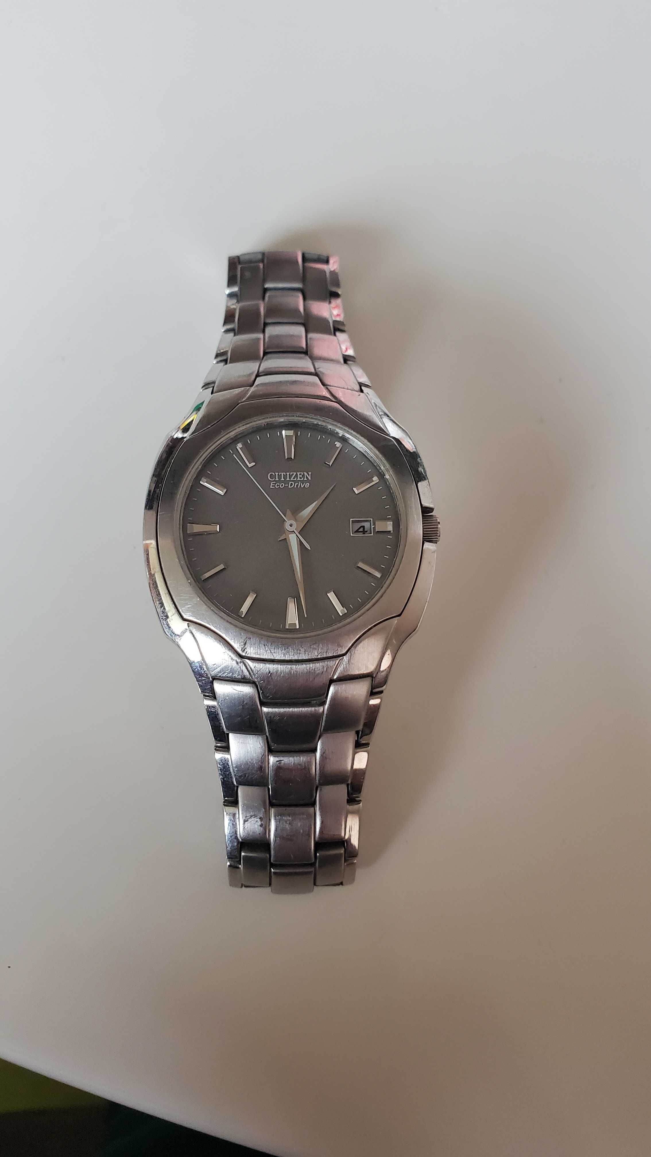 Продавам часовник Citizen eco drive