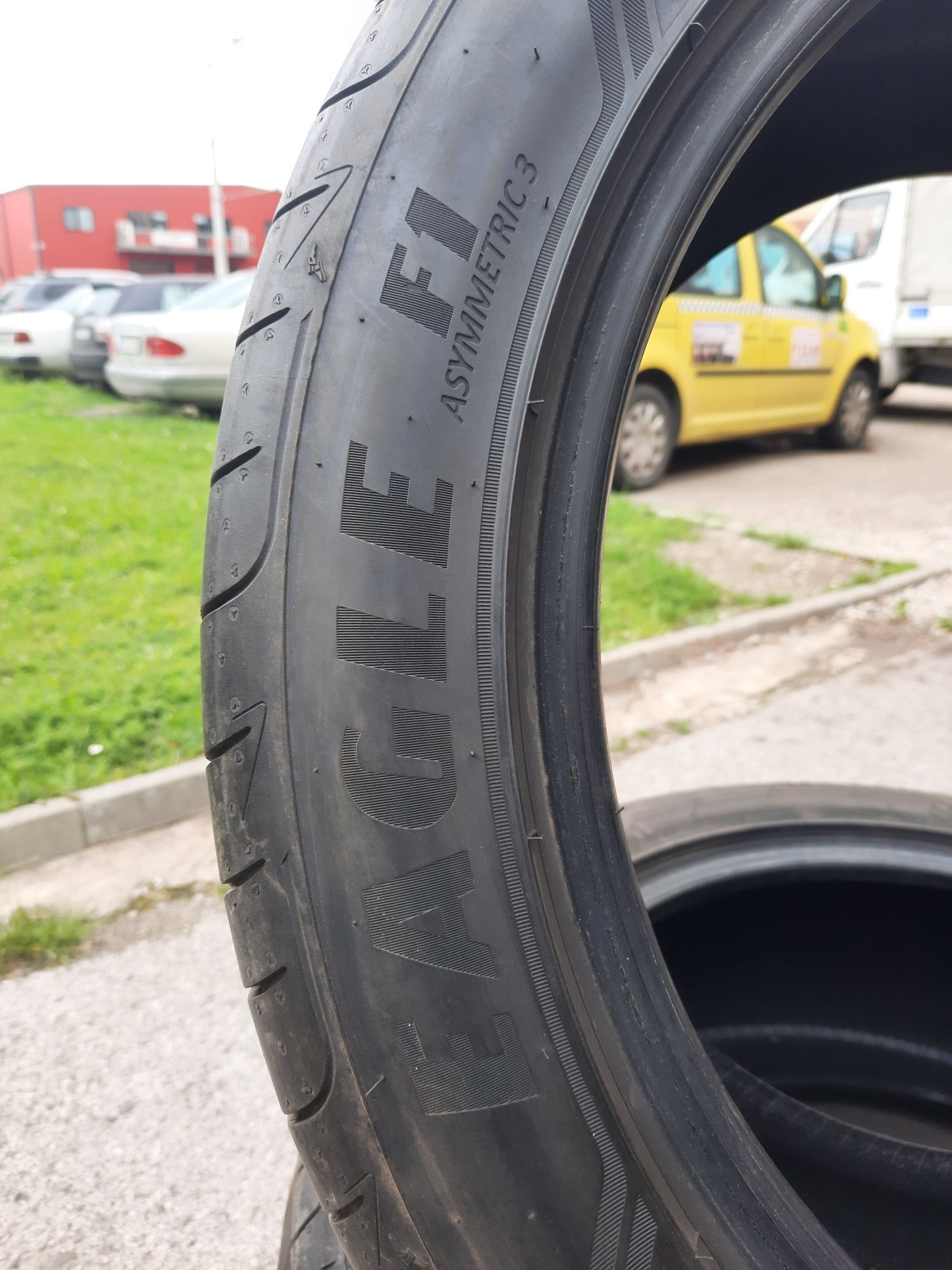 Продавсм 2 летни гуми 255/45/19 Goodyear