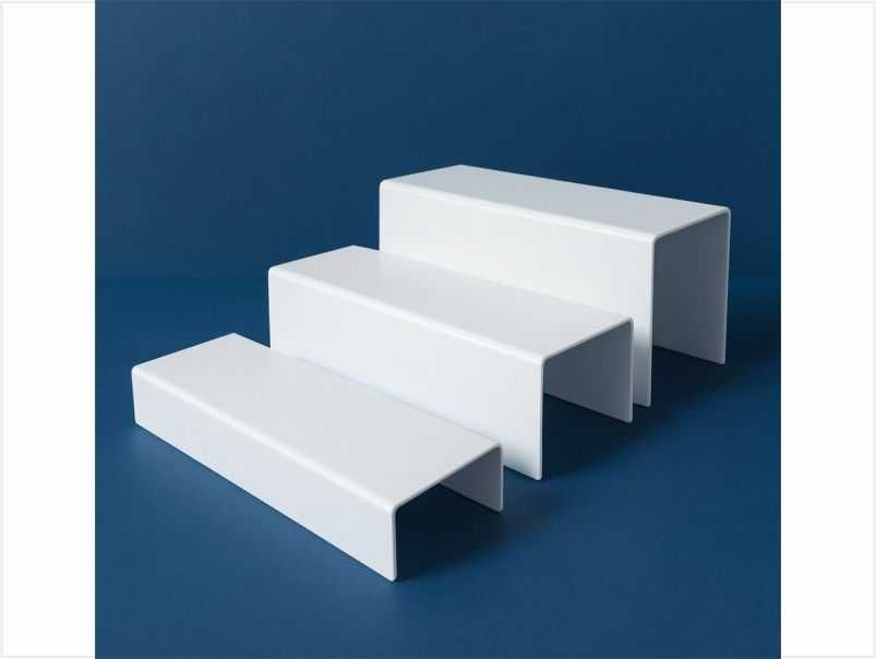 Тристепенен подиум от плексиглас за продукти, витрини и декорация