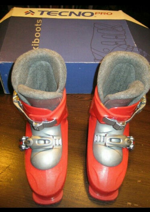 Vând clapari de schi Tecno