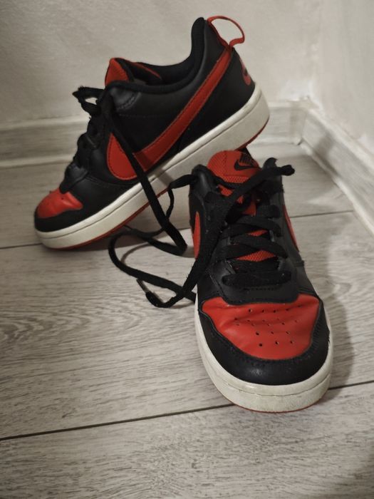 Papuci Nike court.Marimes 35.5.Conditi foarte bune