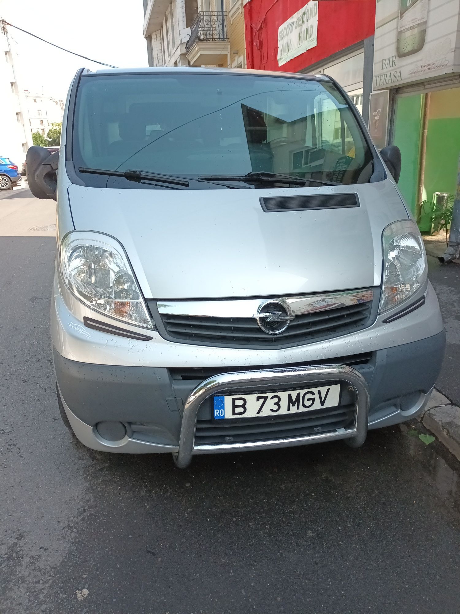 Opel vivaro minibus