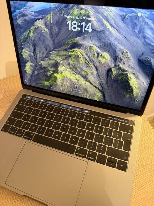Apple MacBook Pro 13’ 2019 Touchbar i5 impecabil