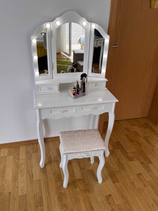 Set masa de toaleta pentru machiaj cu sertare oglinda si lumina led