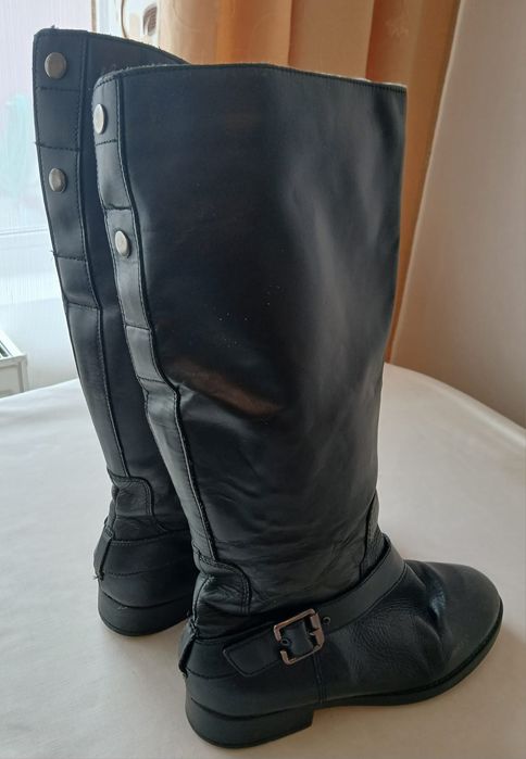 Lot rochii,geci,încălțări,costume