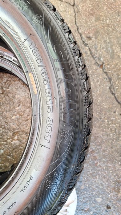 Vand 2 anvelope iarna 185 65 r15