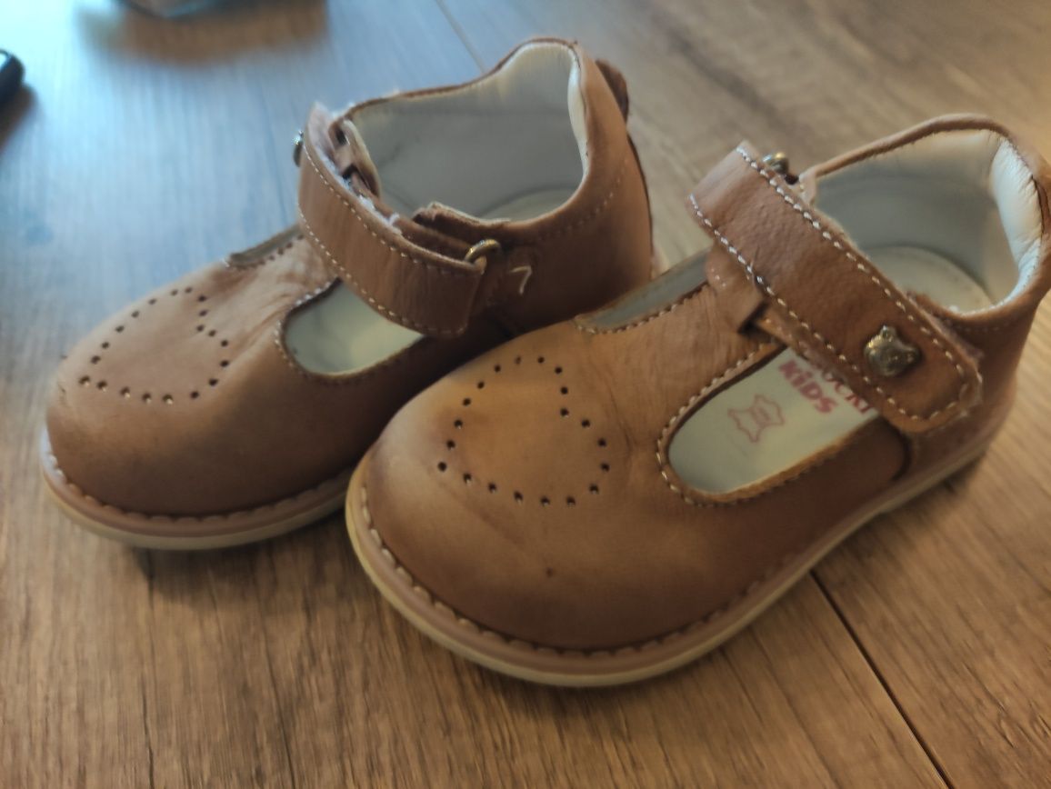 Pantofiori bebe piele măsura 22 potriviti pt 21