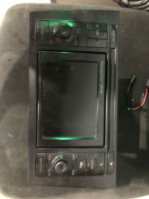 Продавам мултимедия за ауди а6 тип комби