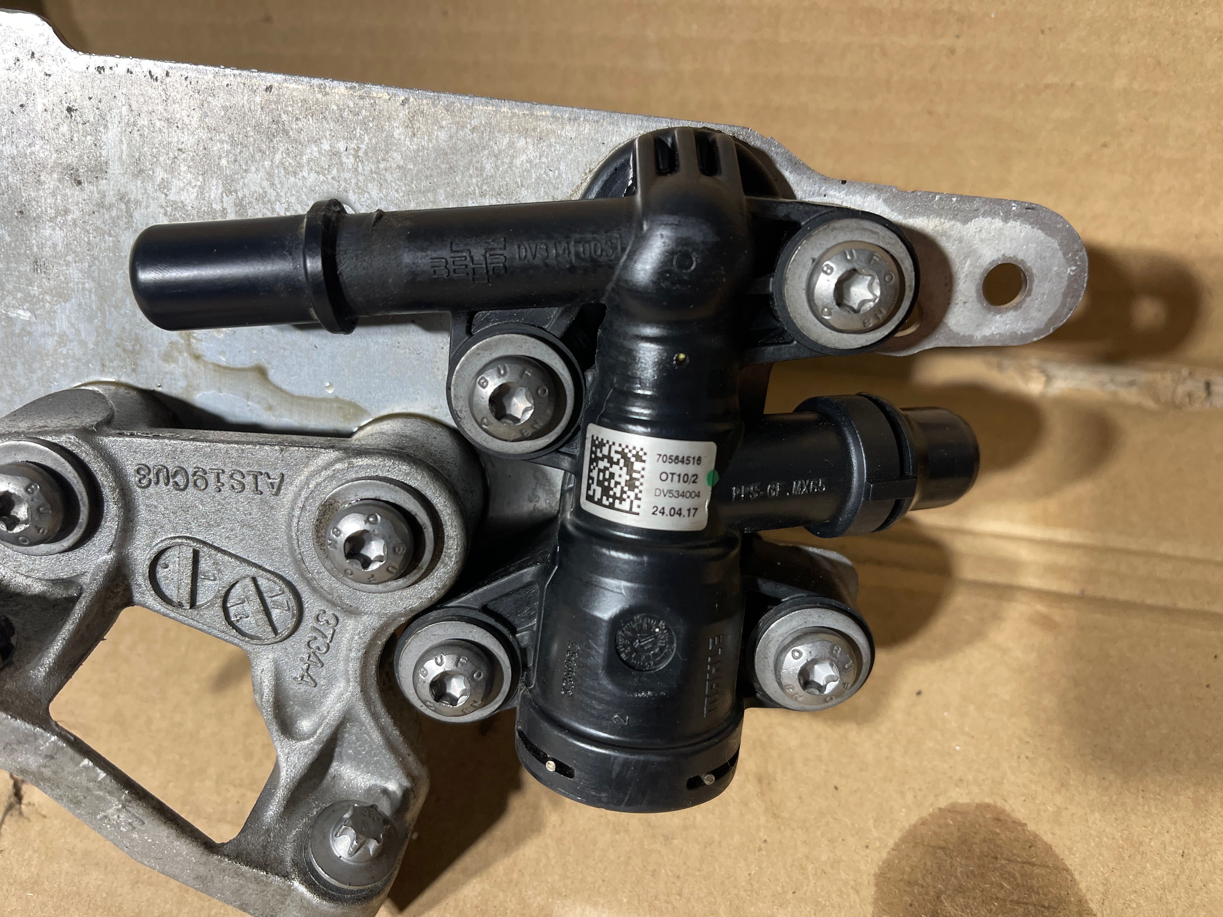 Racitor ulei BMW F/G Serie  OEM-8570062