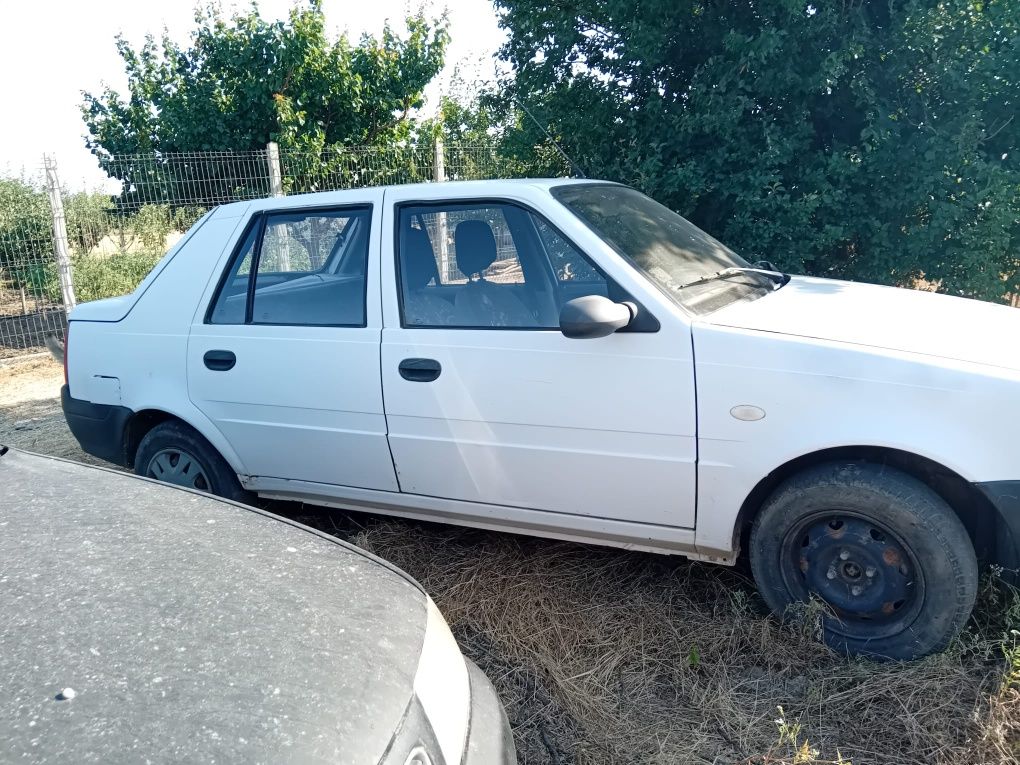 Vând Dacia Solenza