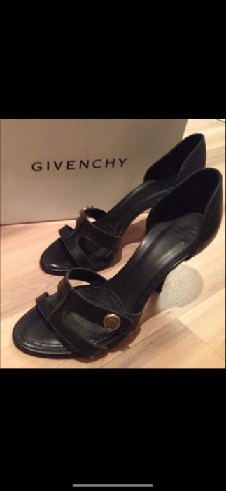 Фирменные туфли (босоножки) 38 размер.GlIVENCHY.