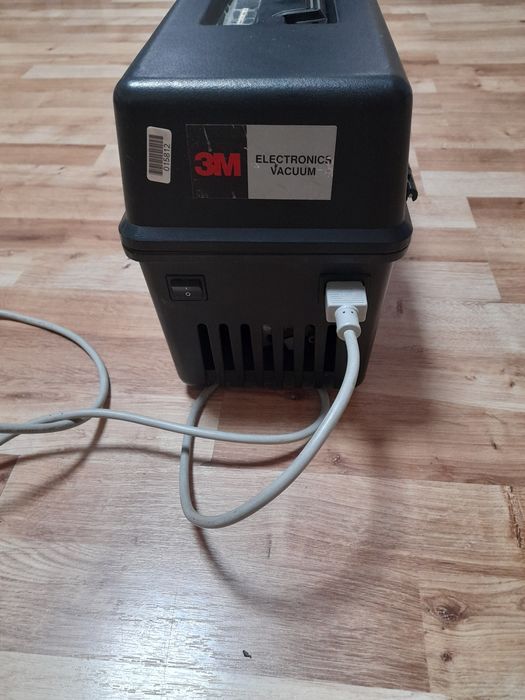 Прахосмукачка за почистване на електронно оборудване