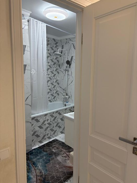 Продам 3-хкомнатную квартиру в центре