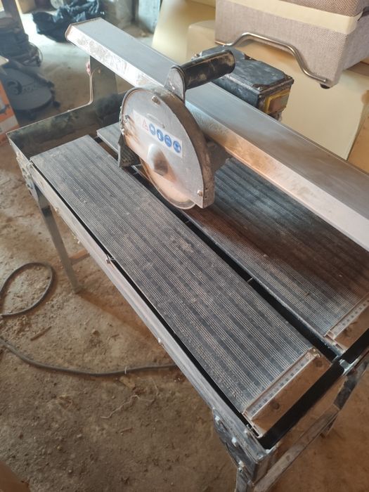 Mașina de tăiat gresie cu apa