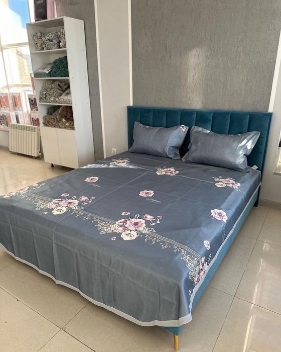 Атласное покрывало на двуспалку