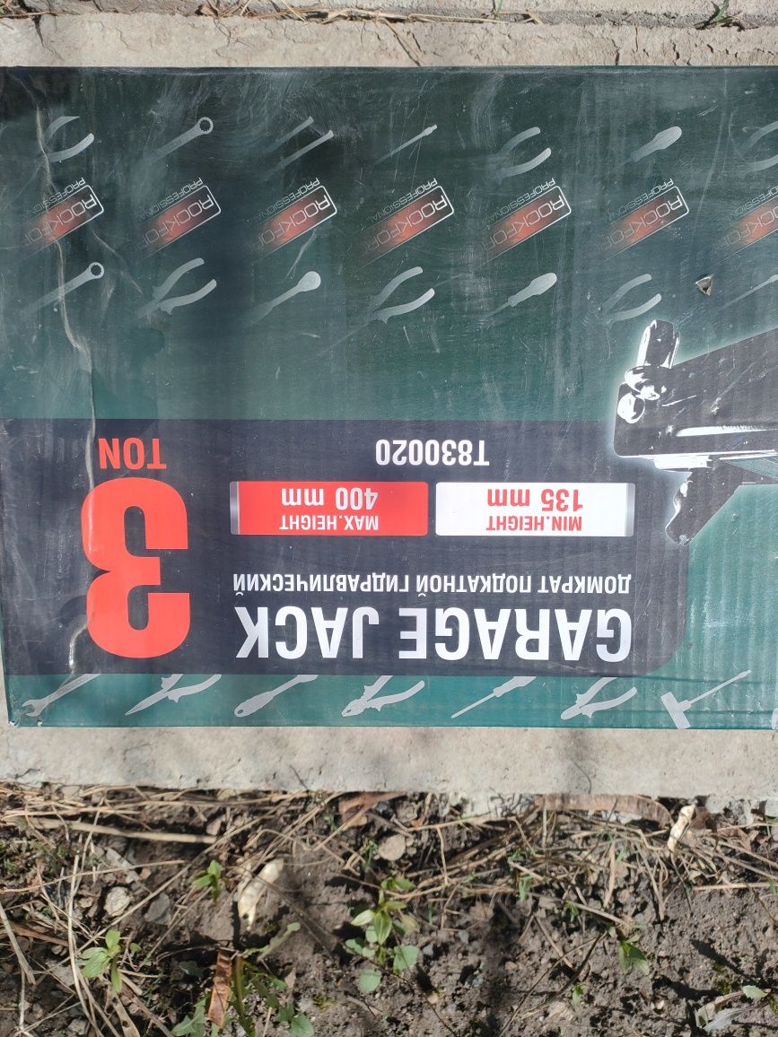 Продается подкатной домкрат 3тн.