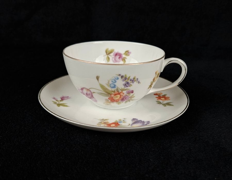 Сервиз Rosenthal - модел Balmoral, 30-те

Фин, тънък, лек и прозрачен