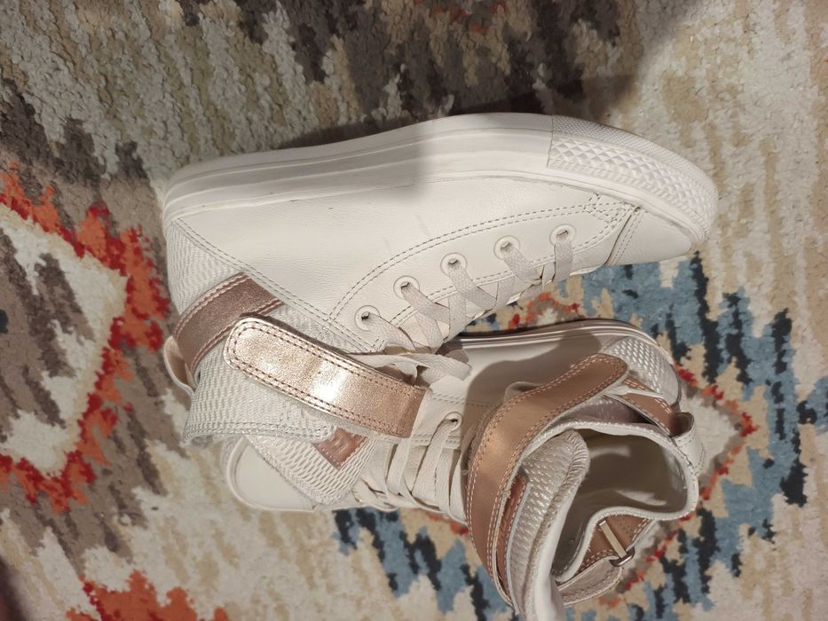Converse noi mărimea 39